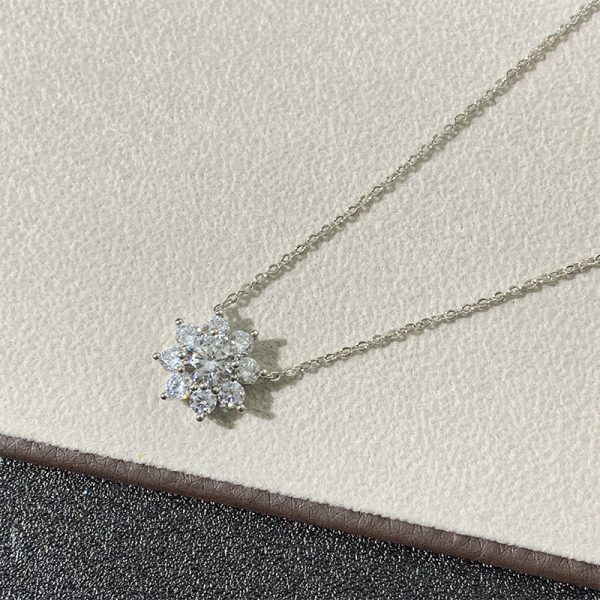 HW Sunflower Diamond Pendant Necklace V Gold Sunflower Niche Temperament Fashion Versatile Clavicle Chain Manufacturers Wholesale - Image 4