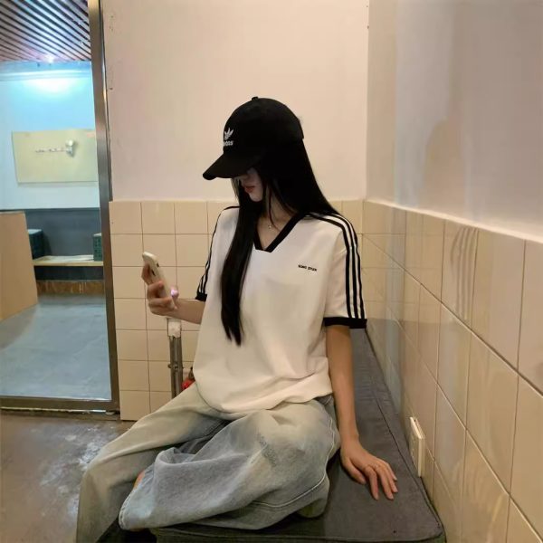 Loose V-neck contrasting short sleeved T-shirt for women's summer 2025 new design sense, mid to long casual pullover versatile top - Image 4