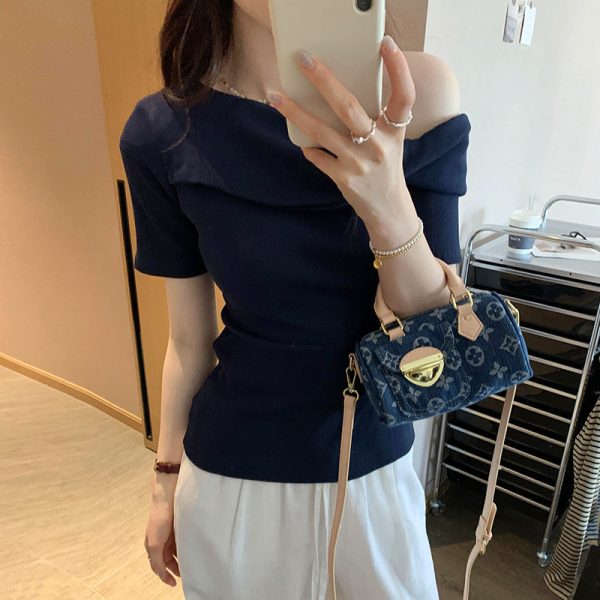 Korean style spicy girl twisted pleated design diagonal shoulder short sleeved T-shirt for women 2025 summer new slim fit pure desire off shoulder top - Image 4