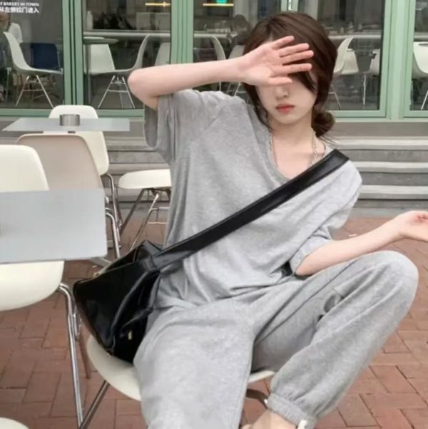 【 Factory Direct Sales 】 Solid color large neckline short sleeved T-shirt for women, loose and casual, slimming look, with V-neck base shirt, trendy brand - Image 4
