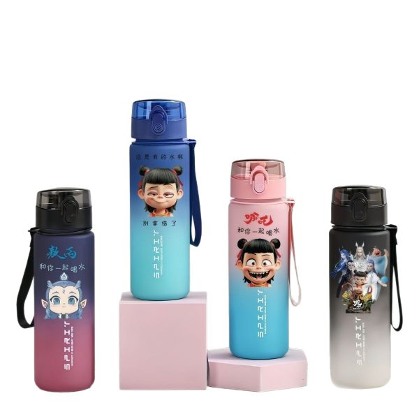 ナココップ魔童海水通学食品級プラスチックカップ夏に水コップを直接飲む男女学生がコップを手にする - 图片 5